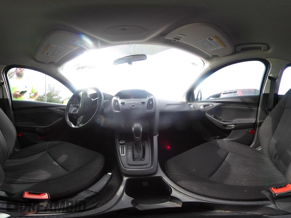2017 Ford Focus S z VIN 1FADP3E21HL241557, wystawiony jako IAAI lot #42100036 z przebiegiem 106 764 mil mil oraz . Historia ofert i sprzedaży dostępna na DreamBid. Obrazek 19.