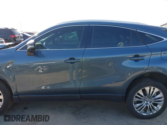 2022 Toyota Venza LE with VIN JTEAAAAH1NJ117577, listed as a IAAI auction lot 41803675 with 34,562 mi miles. Bid and sale history available at carsss.com. Image 15.
