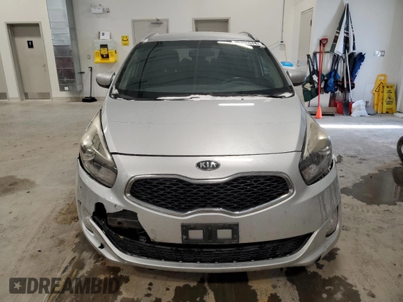 2016 Kia Rondo LX with VIN KNAHT8A33G7129415, listed as a Copart auction lot 86135574 with 250,542 mi miles and Clean Title. Bid and sale history available at carsss.com. Image 5.