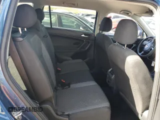 2018 Volkswagen Tiguan S z VIN 3VV0B7AXXJM092765, wystawiony jako Copart lot #57324885 z przebiegiem 156 441 mil mil oraz Szkoda całkowita • Salvage title. Historia ofert i sprzedaży dostępna na DreamBid. Obrazek 10.