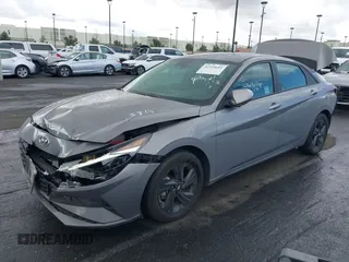 2022 Hyundai Elantra Blue z VIN KMHLM4AJ9NU031372, wystawiony jako IAAI lot #41524681 z przebiegiem 69 060 mil mil oraz . Historia ofert i sprzedaży dostępna na DreamBid. Obrazek 18.
