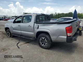 2017 Toyota Tacoma SR5 with VIN 5TFCZ5AN2HX102011, listed as a Copart auction lot 60784795 with 61,742 mi miles and Salvage title. Bid and sale history available at DreamBid. Image 2.