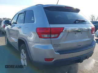 2011 Jeep Grand Cherokee Laredo z VIN 1J4RR4GG2BC511289, wystawiony jako IAAI lot #41240075 z przebiegiem 88 140 mil mil oraz . Historia ofert i sprzedaży dostępna na DreamBid. Obrazek 3.