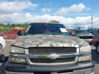 2005 Chevrolet Silverado 1500 Work Truck z VIN 1GCEK19V15Z101751, wystawiony jako IAAI lot #42387202 z przebiegiem 332 808 mil mil oraz . Historia ofert i sprzedaży dostępna na DreamBid. Obrazek 12.