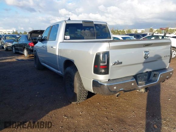 2015 Ram 1500 Big Horn z VIN 1C6RR7LM1FS728001, wystawiony jako IAAI lot #41421255 z przebiegiem 125 037 mil mil oraz . Historia ofert i sprzedaży dostępna na DreamBid. Obrazek 3.