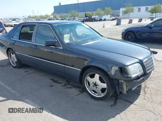 1993 Mercedes-Benz 500 z VIN WDBGA51E5PA138123, wystawiony jako IAAI lot #42012923 z przebiegiem 141 594 mil mil oraz . Historia ofert i sprzedaży dostępna na DreamBid. Obrazek 1.
