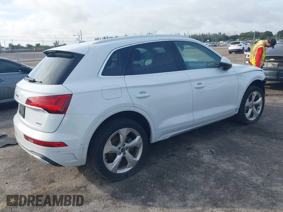 2021 Audi Q5 Prestige with VIN WA1CAAFY7M2055059, listed as a IAAI auction lot 41208519 with 31,806 mi miles. Bid and sale history available at carsss.com. Image 4.