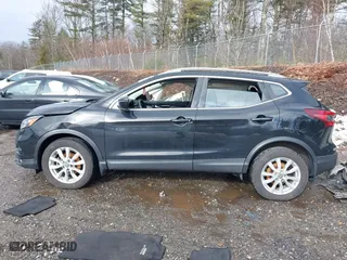 2021 Nissan Rogue Sport SV with VIN JN1BJ1BW6MW667559, listed as a IAAI auction lot 41725053 with 37,586 mi miles. Bid and sale history available at carsss.com. Image 15.