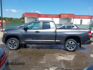 2018 Toyota Tundra SR z VIN 5TFUY5F19JX775462, wystawiony jako IAAI lot #34435962 z przebiegiem 44 563 mil mil oraz . Historia ofert i sprzedaży dostępna na DreamBid. Obrazek 14.