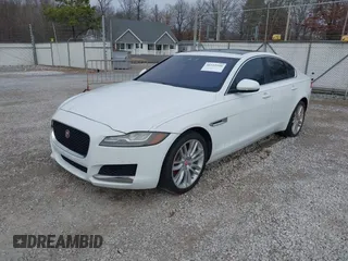 2016 Jaguar XF 35t Prestige with VIN SAJBE4BVXGCY10577, listed as a IAAI auction lot 41515540 with 60,862 mi miles. Bid and sale history available at carsss.com. Image 2.