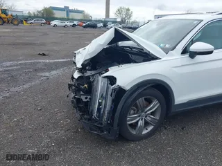 2019 Volkswagen Tiguan SEL Premium with VIN 3VV4B7AX9KM053328, listed as a IAAI auction lot 41960908 with 42,821 mi miles. Bid and sale history available at carsss.com. Image 20.