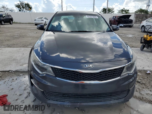 2017 Kia Optima LX z VIN 5XXGT4L38HG124210, wystawiony jako Copart lot #62261805 z przebiegiem 88 310 mil mil oraz Czysty tytuł • Clean title. Historia ofert i sprzedaży dostępna na DreamBid. Obrazek 5.