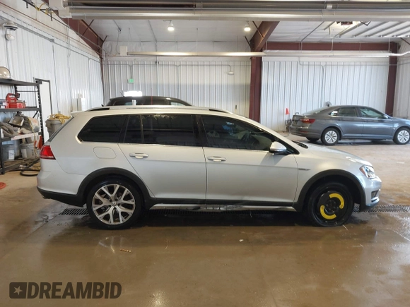 2017 Volkswagen Golf S с VIN 3VWH17AU9HM532332, выставлен на аукционе IAAI как лот 41996360 с пробегом 105 854 миль миль и . История ставок и продаж доступна на DreamBid. Изображение 14.
