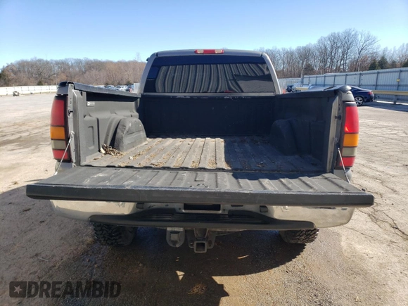 2006 GMC Sierra 2500HD SLT z VIN 1GTHK29D76E162153, wystawiony jako Copart lot #46656545 z przebiegiem 427 196 mil mil oraz Szkoda całkowita • Salvage title. Historia ofert i sprzedaży dostępna na DreamBid. Obrazek 6.