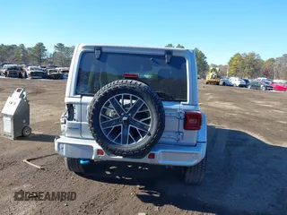 2024 Jeep Wrangler High Altitude z VIN 1C4RJXU65RW161966, wystawiony jako IAAI lot #41396611 z przebiegiem 4 627 mil mil oraz . Historia ofert i sprzedaży dostępna na DreamBid. Obrazek 16.