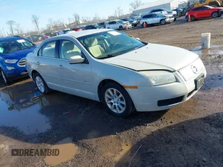 2008 Mercury Milan with VIN 3MEHM07Z58R638718, listed as a IAAI auction lot 41536905 with 70,729 mi miles. Bid and sale history available at carsss.com. Image 1.