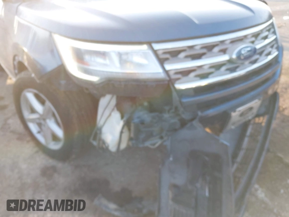 2018 Ford Explorer XLT z VIN 1FM5K7D85JGA11962, wystawiony jako IAAI lot #42049582 z przebiegiem 104 411 mil mil oraz . Historia ofert i sprzedaży dostępna na DreamBid. Obrazek 6.