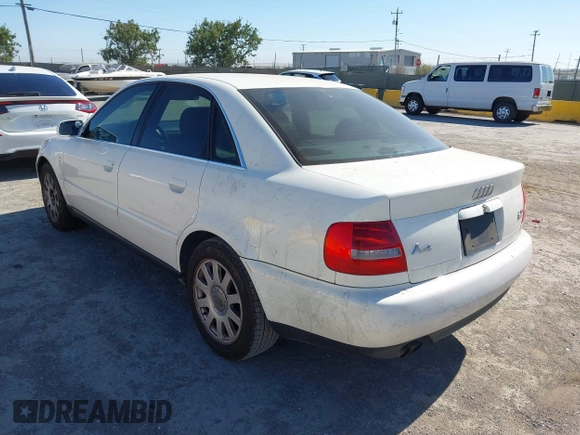 2001 Audi A4 с VIN WAUDH68D61A084340, выставлен на аукционе IAAI как лот 42866191 с пробегом 141 970 миль миль и . История ставок и продаж доступна на DreamBid. Изображение 3.