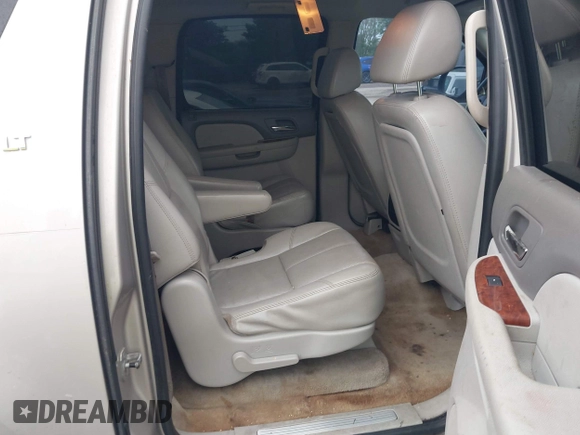 2007 Chevrolet Suburban LTZ with VIN 1GNFK16377R405989, listed as a IAAI auction lot 41911997 with 177,903 mi miles. Bid and sale history available at carsss.com. Image 8.