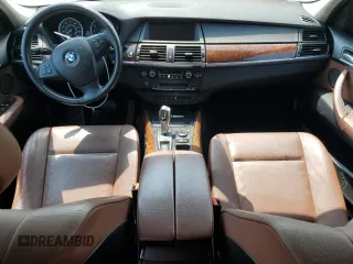 2012 BMW X5 35i z VIN 5UXZV4C55CL765391, wystawiony jako Copart lot #63816295 z przebiegiem 105 853 mil mil oraz Czysty tytuł • Clean title. Historia ofert i sprzedaży dostępna na DreamBid. Obrazek 8.