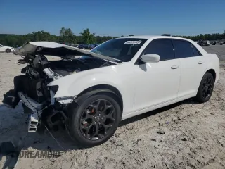 2019 Chrysler 300 S z VIN 2C3CCAGG9KH569347, wystawiony jako Copart lot #55931345 z przebiegiem 101 122 mil mil oraz Szkoda całkowita • Salvage title. Historia ofert i sprzedaży dostępna na DreamBid. Obrazek 1.