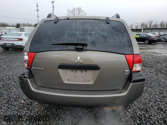 2004 Mitsubishi Endeavor LS with VIN 4A4MN21S74E013411, listed as a Copart auction lot 43638495 with 265,778 mi miles and Salvage Title. Bid and sale history available at carsss.com. Image 6.