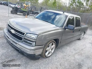 2006 Chevrolet Silverado 1500 LT1 with VIN 2GCEC13T661222743, listed as a IAAI auction lot 41837694 with 205,426 mi miles. Bid and sale history available at carsss.com. Image 2.