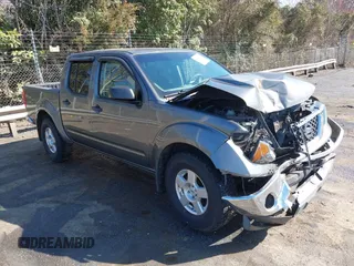 2008 Nissan Frontier SE z VIN 1N6AD07W48C419611, wystawiony jako IAAI lot #41747324 z przebiegiem 236 508 mil mil oraz . Historia ofert i sprzedaży dostępna na DreamBid. Obrazek 1.