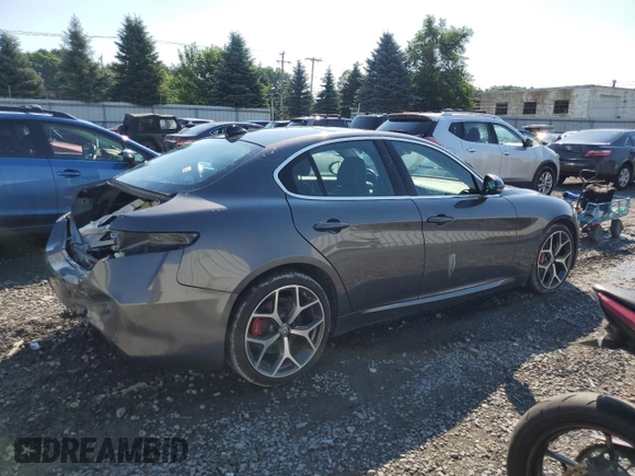 2020 Alfa Romeo Giulia Ti with VIN ZARFANBN1L7639146, listed as a Copart auction lot 60376234 with 31,675 mi miles and Salvage Title. Bid and sale history available at carsss.com. Image 3.