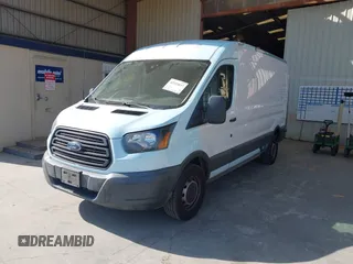 2018 Ford Transit z VIN 1FTYR2CM7JKA26085, wystawiony jako IAAI lot #42323037 z przebiegiem 131 121 mil mil oraz . Historia ofert i sprzedaży dostępna na DreamBid. Obrazek 20.