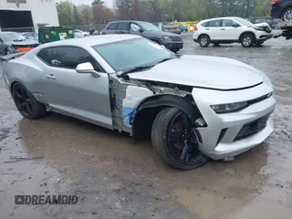 2017 Chevrolet Camaro 1LT z VIN 1G1FB1RXXH0179842, wystawiony jako IAAI lot #42192280 z przebiegiem 89 548 mil mil oraz . Historia ofert i sprzedaży dostępna na DreamBid. Obrazek 1.