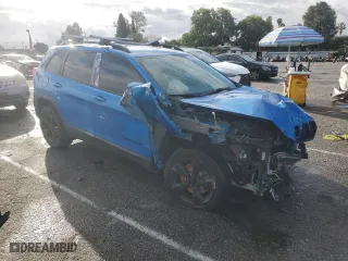2018 Jeep Cherokee Latitude with VIN 1C4PJLCB9JD563682, listed as a Copart auction lot 48932695 with 0 mi miles and Salvage Title. Bid and sale history available at carsss.com. Image 4.