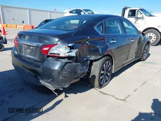 2017 Nissan Altima SR z VIN 1N4AL3AP4HC205670, wystawiony jako IAAI lot #41613157 z przebiegiem 153 600 mil mil oraz . Historia ofert i sprzedaży dostępna na DreamBid. Obrazek 4.