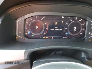 2020 Volkswagen Atlas SEL Premium z VIN 1V2NE2CA4LC231377, wystawiony jako Copart lot #57997943 z przebiegiem 29 236 mil mil oraz . Historia ofert i sprzedaży dostępna na DreamBid. Obrazek 9.
