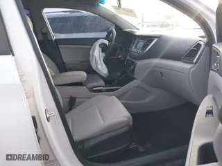 2017 Hyundai Tucson SE Plus with VIN KM8J33A44HU352769, listed as a IAAI auction lot 41106280 with 117,809 mi miles. Bid and sale history available at carsss.com. Image 5.