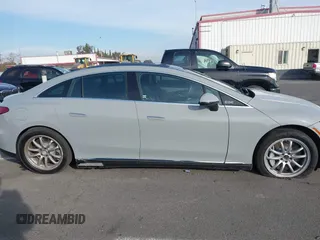 2024 Mercedes-Benz EQE 350+ z VIN W1KEG2BB8RF052083, wystawiony jako IAAI lot #41108790 z przebiegiem 4 765 mil mil oraz . Historia ofert i sprzedaży dostępna na DreamBid. Obrazek 14.