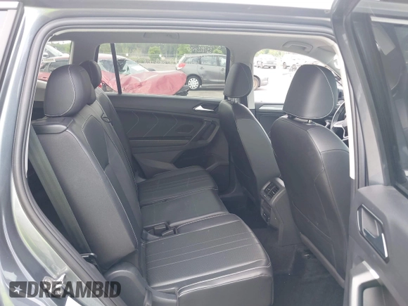 2024 Volkswagen Tiguan SE with VIN 3VV3B7AX8RM134486, listed as a IAAI auction lot 42095457 with 21,295 mi miles and . Bid and sale history available at DreamBid. Image 8.