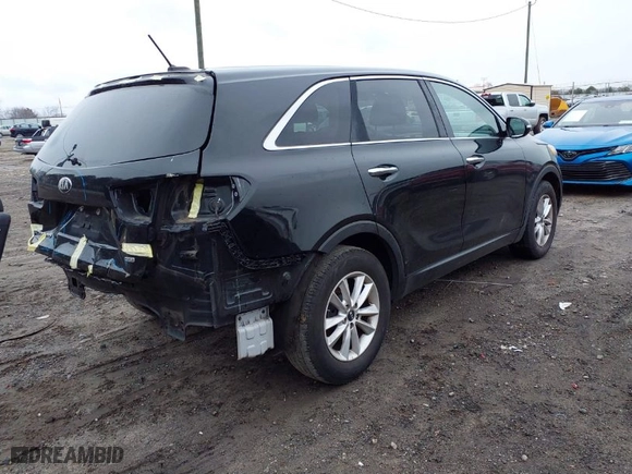 2019 Kia Sorento L with VIN 5XYPG4A31KG585811, listed as a IAAI auction lot 41531134 with 141,656 mi miles. Bid and sale history available at carsss.com. Image 4.