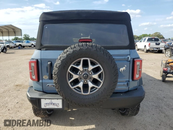 2023 Ford Bronco z VIN 1FMEE5DPXPLA82044, wystawiony jako Copart lot #55742035 z przebiegiem 50 397 mil mil oraz Szkoda całkowita • Salvage title. Historia ofert i sprzedaży dostępna na DreamBid. Obrazek 6.