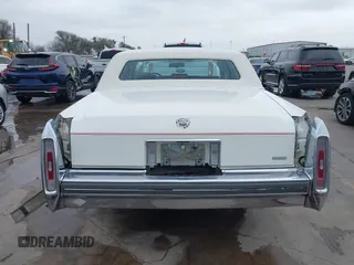 1991 Cadillac Brougham z VIN 1G6DW5470MR718950, wystawiony jako IAAI lot #41726864 z przebiegiem 207 324 mil mil oraz . Historia ofert i sprzedaży dostępna na DreamBid. Obrazek 17.