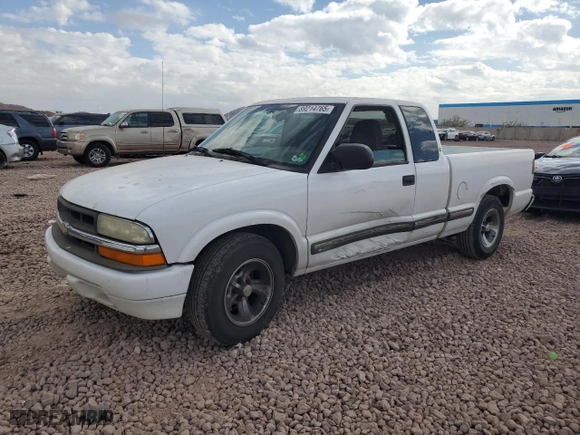 2001 Chevrolet S-10 with VIN 1GCCS195718133904, listed as a Copart auction lot 89214765 with 132,829 mi miles and Salvage Title. Bid and sale history available at carsss.com. Image 1.