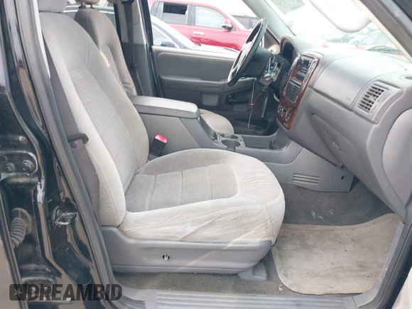2005 Ford Explorer XLT z VIN 1FMZU73EX5UB58658, wystawiony jako IAAI lot #42162702 z przebiegiem 152 074 mil mil oraz . Historia ofert i sprzedaży dostępna na DreamBid. Obrazek 5.