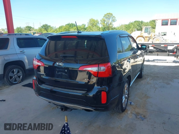 2015 Kia Sorento SX Limited with VIN 5XYKW4A74FG638961, listed as a IAAI auction lot 41763253 with 111,826 mi miles. Bid and sale history available at carsss.com. Image 4.