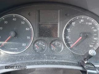 2008 Volkswagen Jetta SE z VIN 3VWRZ71K88M073886, wystawiony jako IAAI lot #42207911 z przebiegiem Nie podano mil oraz . Historia ofert i sprzedaży dostępna na DreamBid. Obrazek 7.