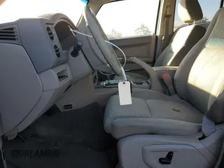 2008 Jeep Commander Sport with VIN 1J8HG48K38C124617, listed as a Copart auction lot 74362374 with 274,215 mi miles and Clean Title. Bid and sale history available at carsss.com. Image 7.
