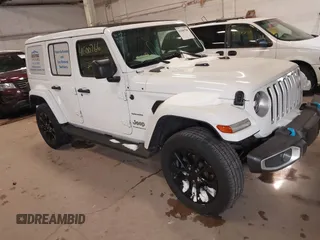 2023 Jeep Wrangler Sahara z VIN 1C4JJXP61PW557060, wystawiony jako IAAI lot #41500766 z przebiegiem 52 191 mil mil oraz . Historia ofert i sprzedaży dostępna na DreamBid. Obrazek 1.