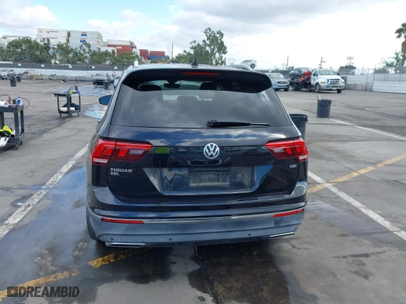 2018 Volkswagen Tiguan Wolfsburg Edition with VIN 3VV5B7AX7JM154967, listed as a IAAI auction lot 41433312 with 61,679 mi miles. Bid and sale history available at carsss.com. Image 16.