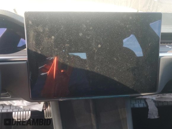 2024 Tesla Model S z VIN 5YJSA1E57RF545269, wystawiony jako Copart lot #87419784 z przebiegiem Nie podano mil oraz Szkoda całkowita • Salvage title. Historia ofert i sprzedaży dostępna na DreamBid. Obrazek 9.