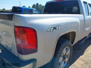 2010 Chevrolet Silverado 1500 LT with VIN 1GCSKSE35AZ298883, listed as a IAAI auction lot 39632673 with 165,950 mi miles. Bid and sale history available at carsss.com. Image 13.