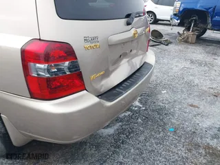 2004 Toyota Highlander with VIN JTEEP21A140044174, listed as a IAAI auction lot 41253808 with 133,357 mi miles. Bid and sale history available at carsss.com. Image 6.